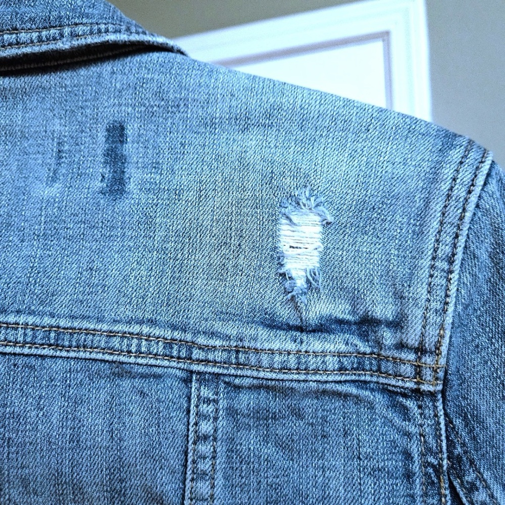 Treasure & Bond Women’s Distressed Blue Jean Jacket, Size Medium - Picture 4 of 11
